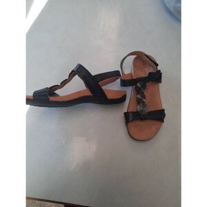 Vionic Farra II Medallions Sandals Black Leather Slingback Sz 7.5 US Medium